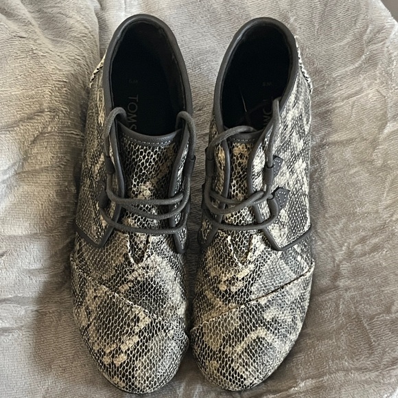 NWOB Tom's Kala Faux Snake Skin Wedge Ankle Boots Size 9 Womens - Picture 5 of 12